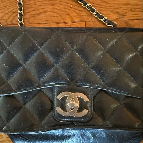 Chic Black Quilted Chain Bag - Picture 2 of 6